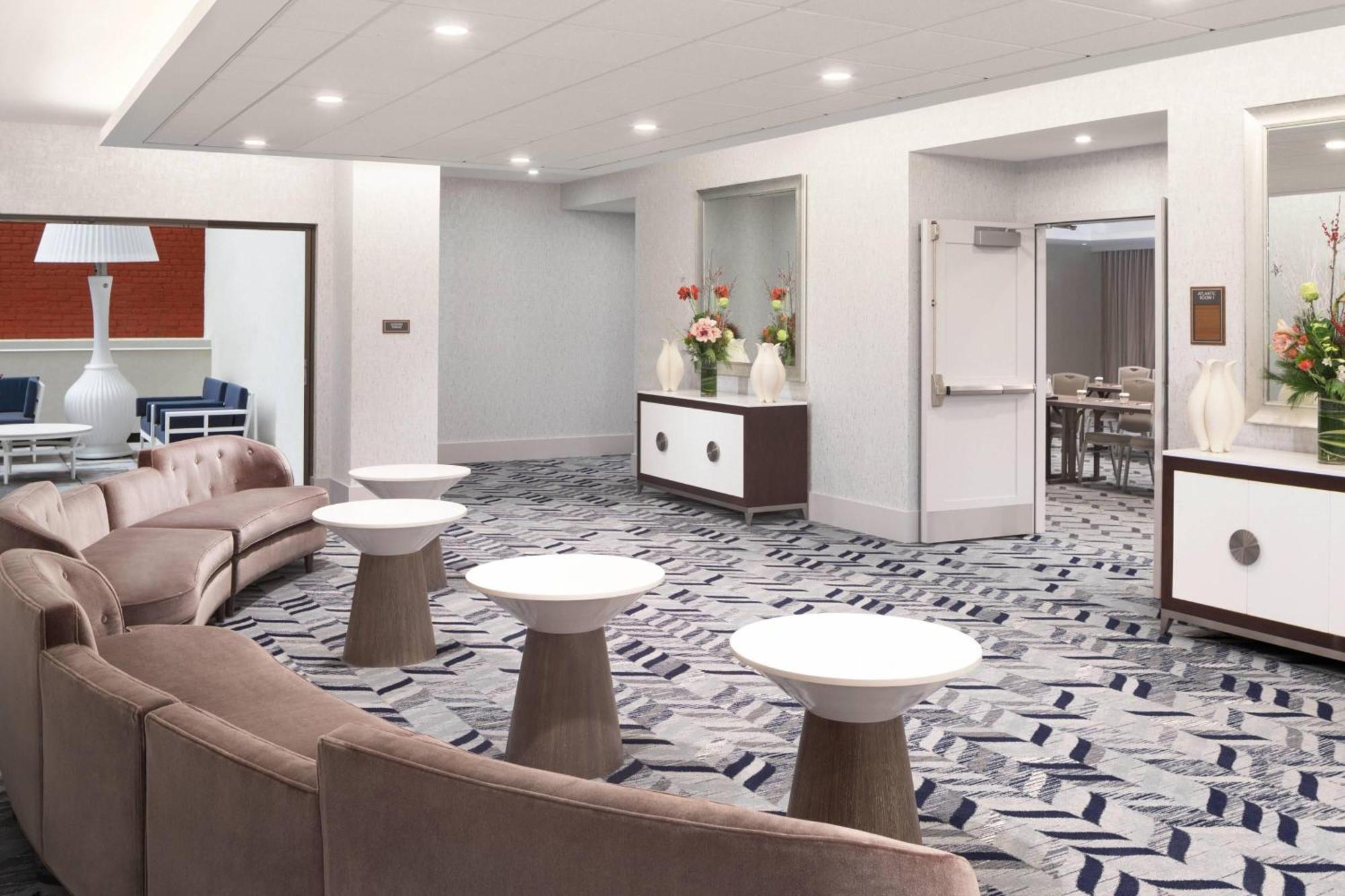 Hotel By Marriott Downtown 3*